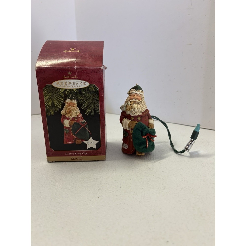 Santa's Secret Gift Hallmark Magic Ornament 1997,‎ Music Vintage